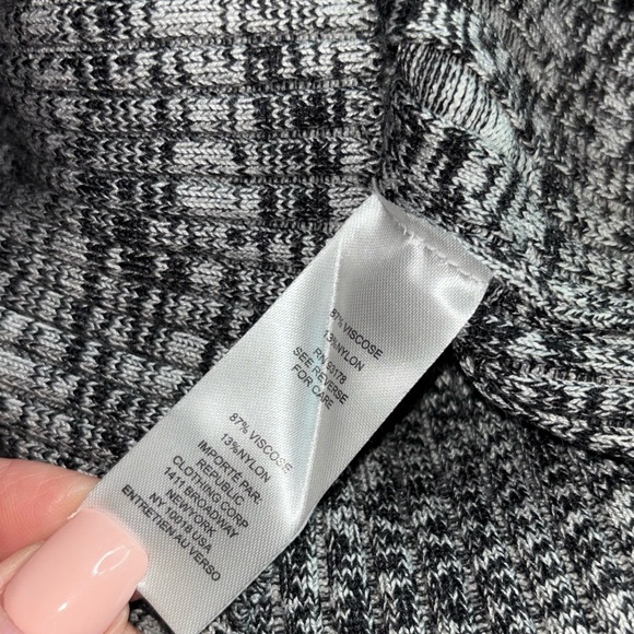 House of Harlow 1960 Marled Black Grey Ribbed Knit V Neck Henley Sweater L - Picture 9 of 9